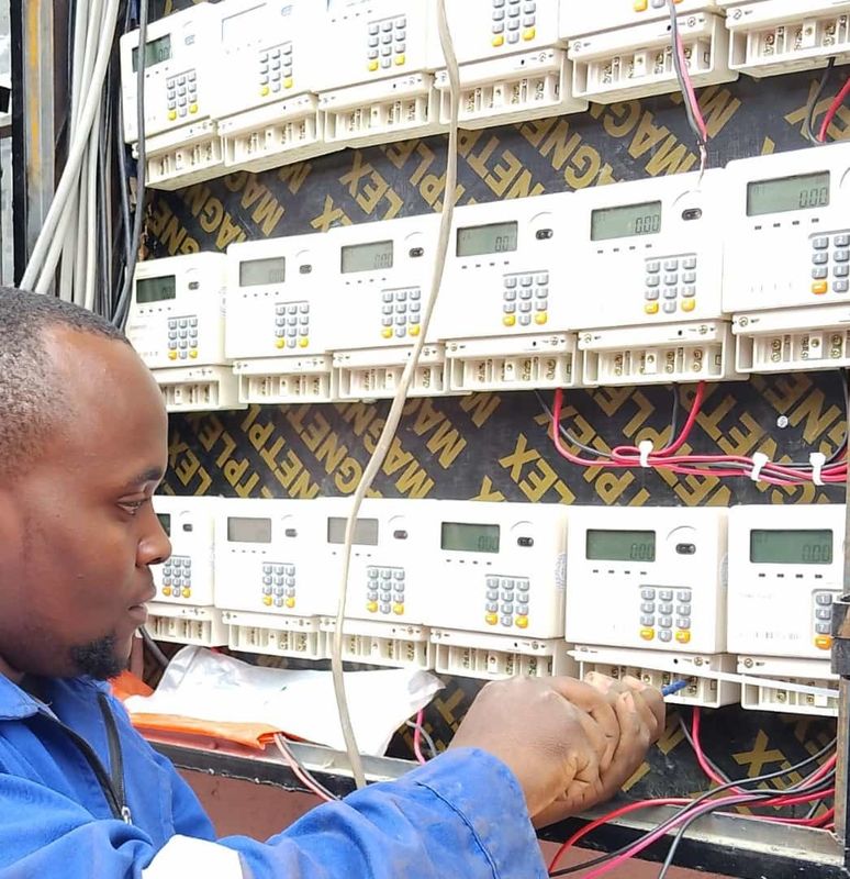 Equipamento de ensaio de medidores elétricos de frequência de 50 Hz com protocolo padrão STS para ensaios duradouros e de longa duração