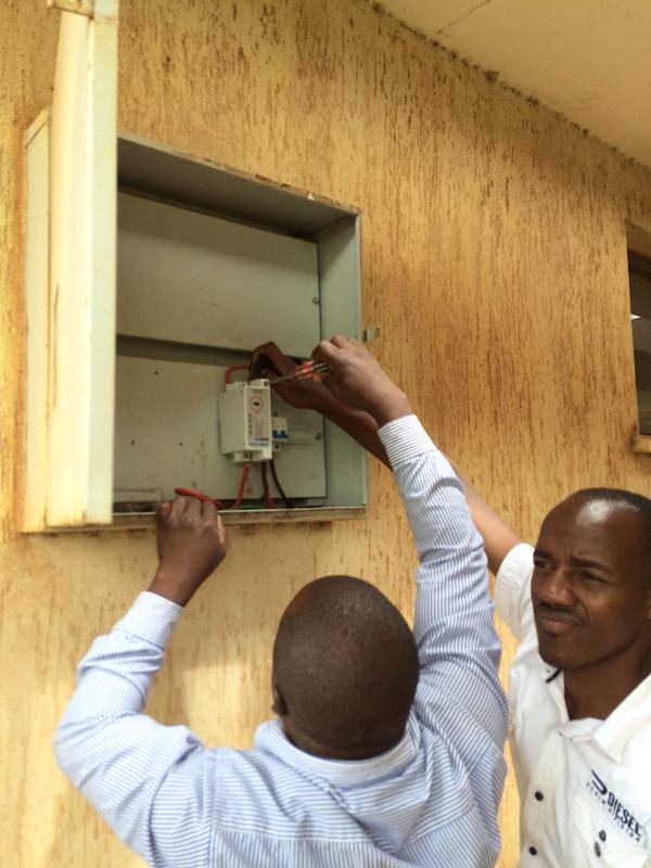 Equipamento de ensaio de medidores elétricos de frequência de 50 Hz com protocolo padrão STS para ensaios duradouros e de longa duração